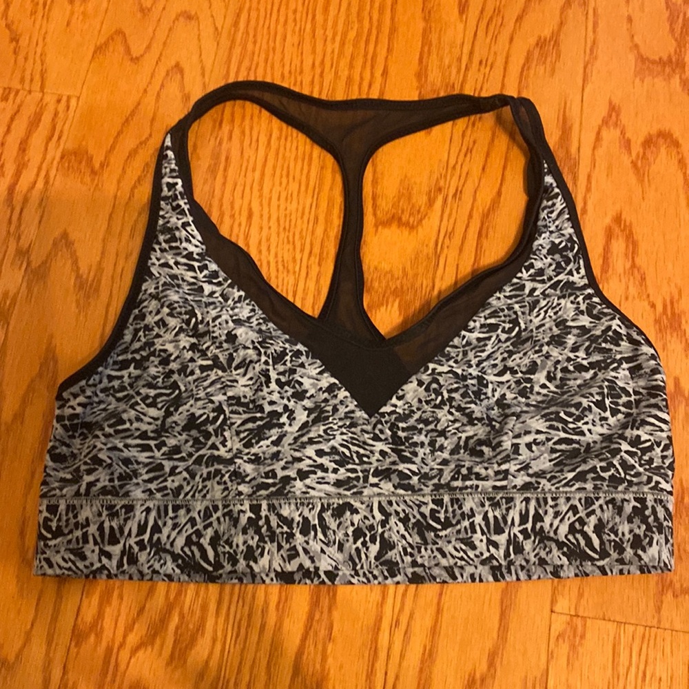 Lulu waterproof sports bra sz 4